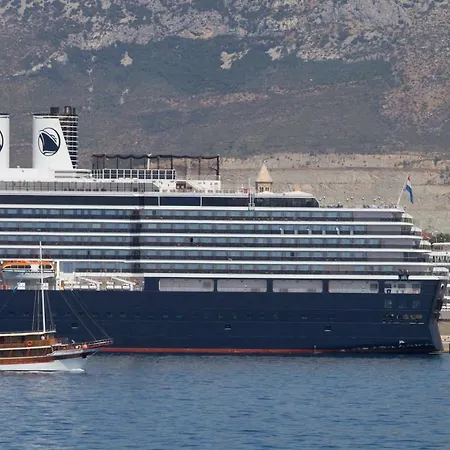 Pensión Daky Split
